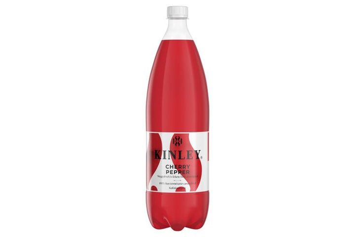 Kinley meggy-és fekete borsízű szénsavas üdítőital cukorral és édesítőszerekkel 1,5 l