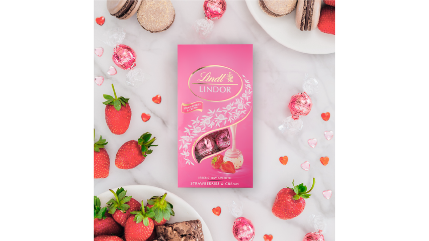 Lindt Lindor Strawberries & Cream 137g