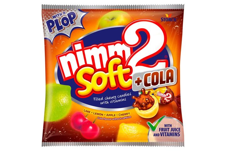 nimm2 Soft + Cola koffeinmentes gyümölcsös töltött cukorka vitaminokkal és kóla ízesítéssel 90 g