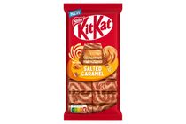 KitKat ropogós ostya sóskaramellízű krémmel karamellízű tejcsokoládéban és fehér bevonóban 99 g