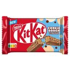 KitKat töltött ostya tejcsokoládéban és fehér bevonóban sütemény aromával 41,5 g