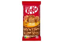 KitKat ropogós ostya sóskaramellízű krémmel karamellízű tejcsokoládéban és fehér bevonóban 99 g
