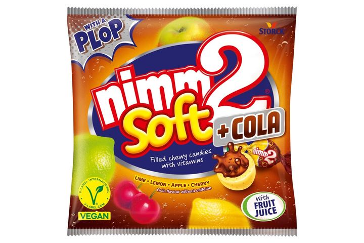 nimm2 Soft gyümölcsös töltött olvadó cukorka gyümölcslével, vitaminokkal és kóla ízesítéssel 90 g