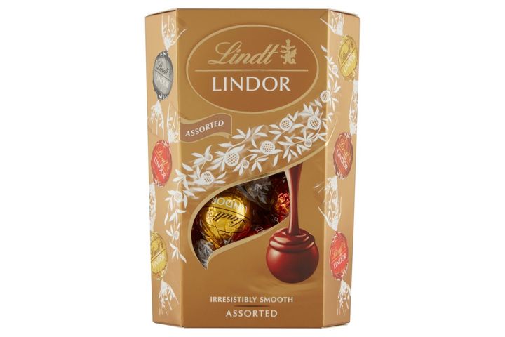 Lindt Lindor tejcsokoládé, fehércsokoládé és extra étcsokoládé pralinék töltelékkel 200 g