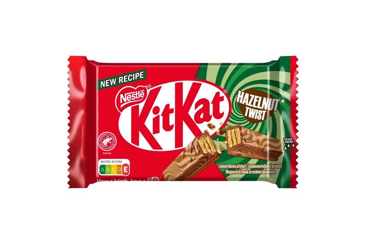 KitKat Hazelnut Twist ropogós ostya tejcsokoládéban és fehér bevonóban 41,5 g