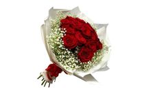 15 szálas vörös rózsa csokor rezgővel díszpapírban