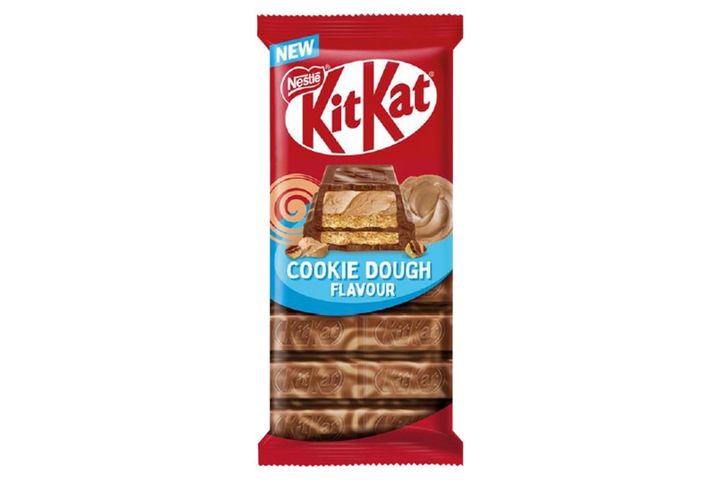 KitKat ropogós ostya süteményízű krémmel süteményízű tejcsokoládéban és fehér bevonóban 99 g